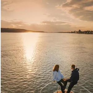 https://hebergements-bateaux-a-quai.fr-provencehotel.com